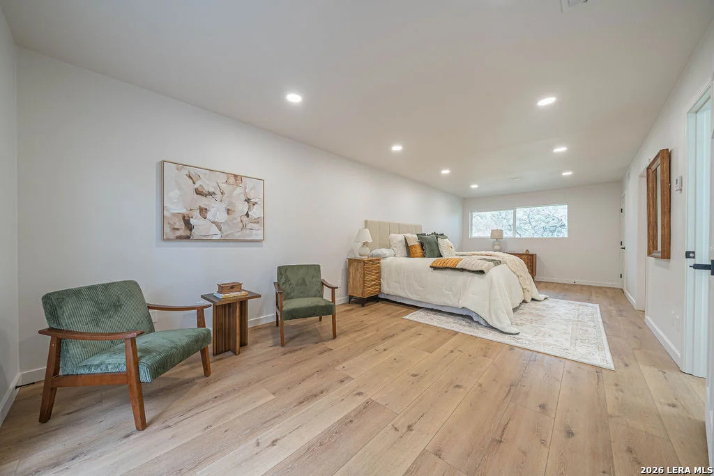 Photo of 355 Donella