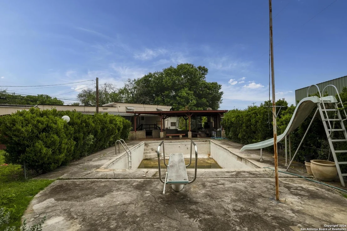 Photo of 5835 Randolph Blvd
