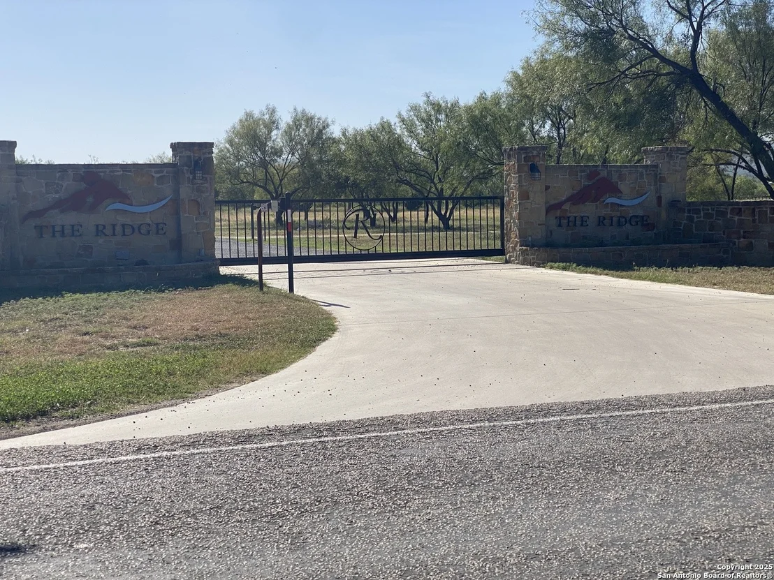 Photo of 935 Ridge Loop
