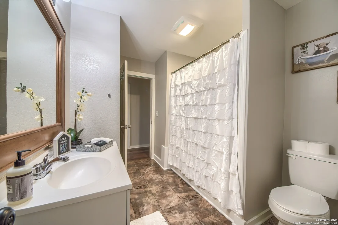 Photo of 1382 RIVER RD