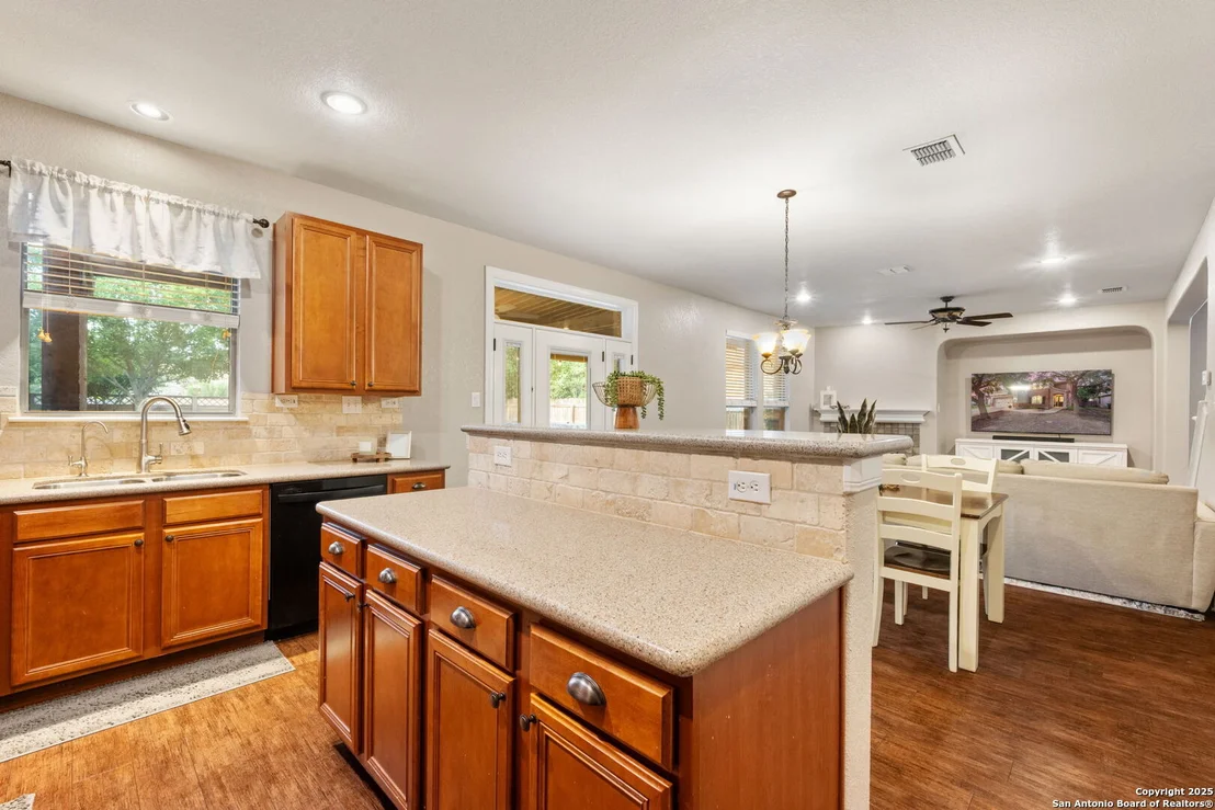 Photo of 204 Lone Star