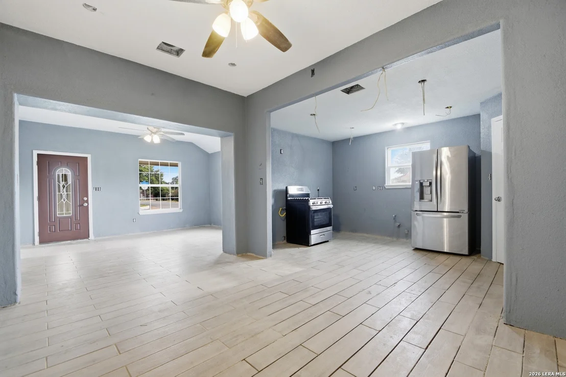Photo of 939 W Harding Blvd