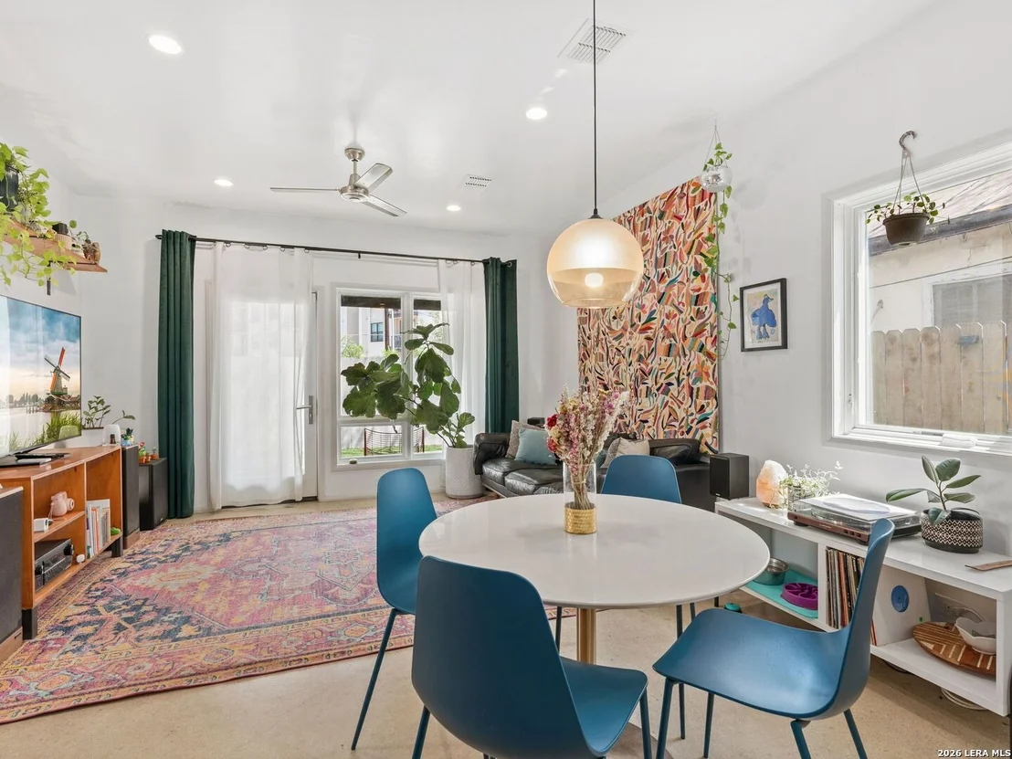 Photo of 325 LAVACA ST