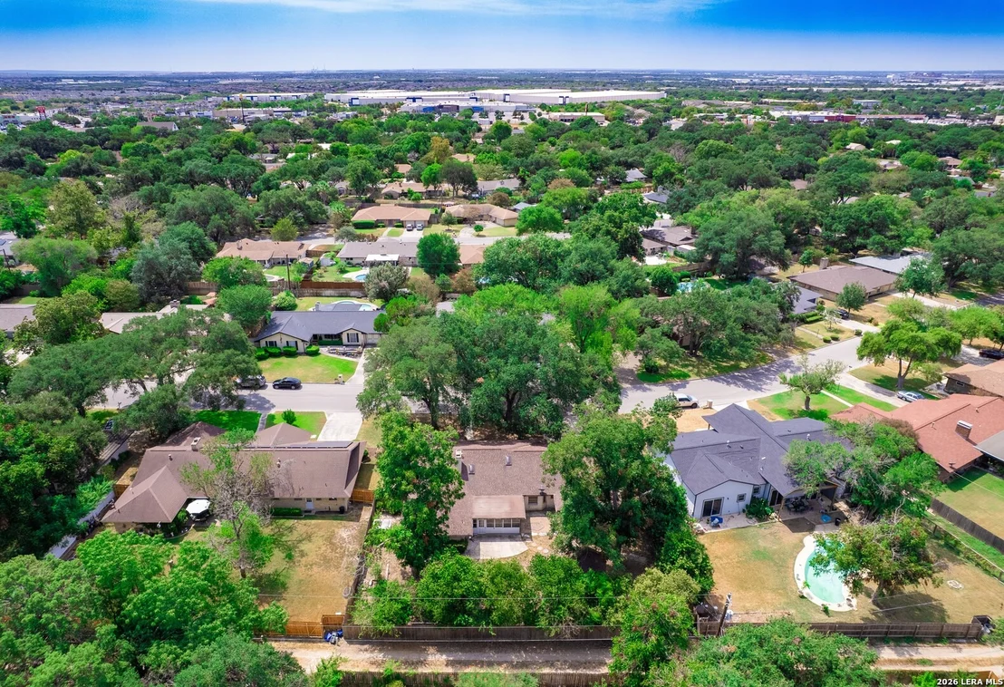 Photo of 621 Balfour Dr
