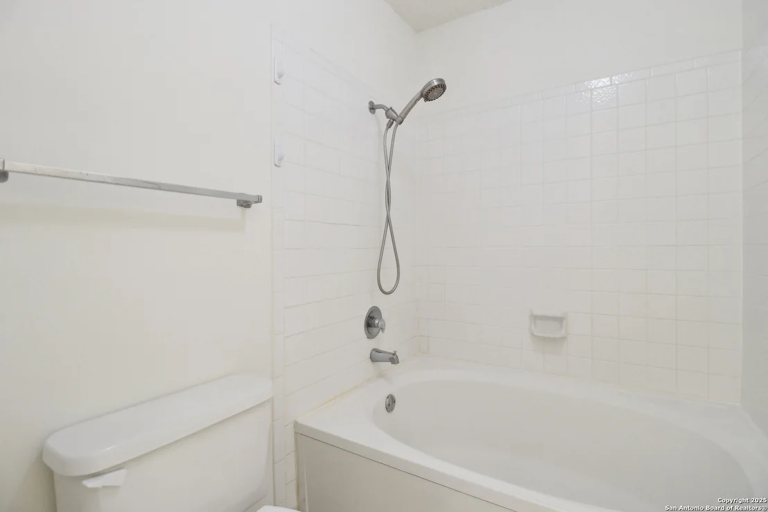 Photo of 7611 Wood Bluff