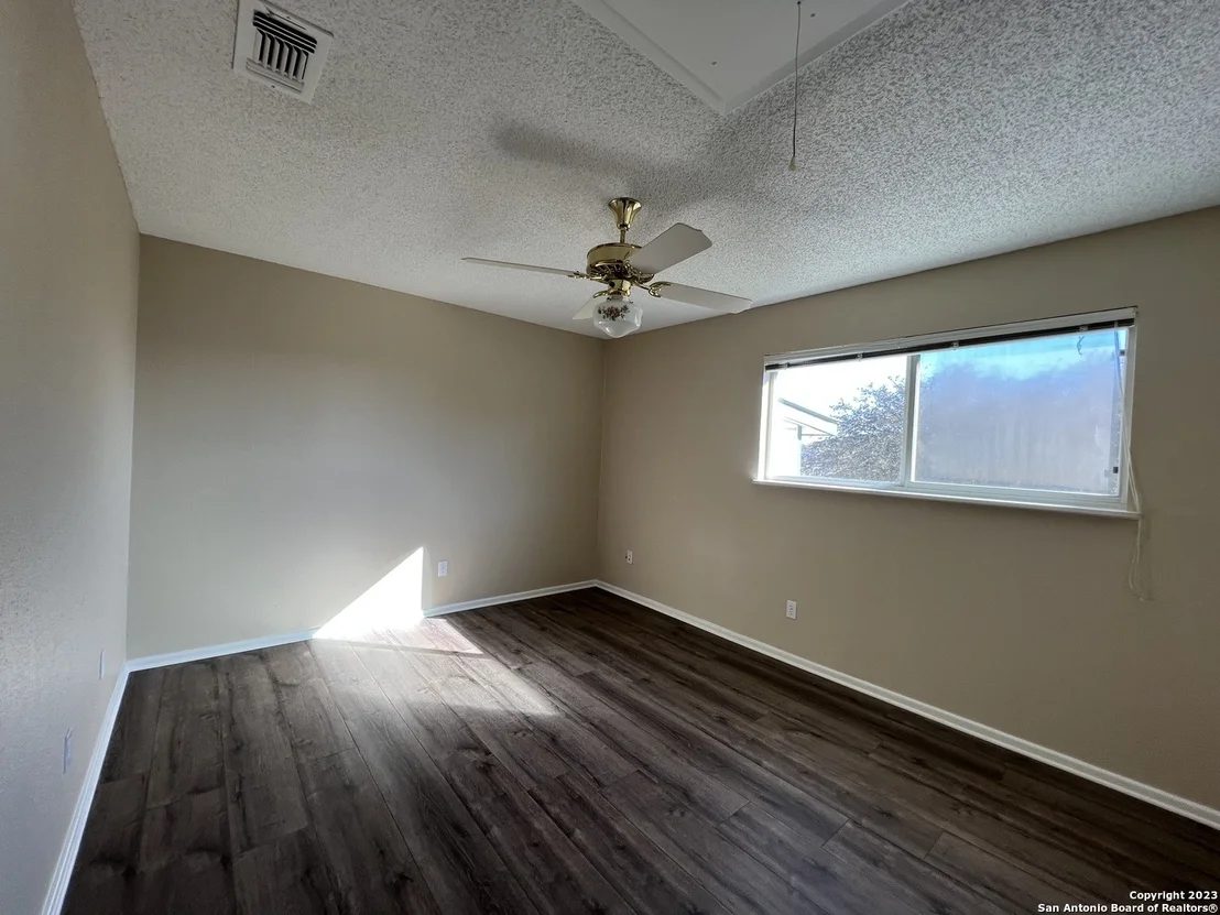 Photo of 119 CEDAR TREE LN