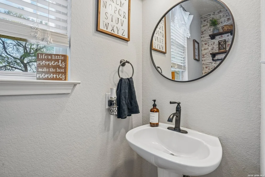 Photo of 990 OAK PARK