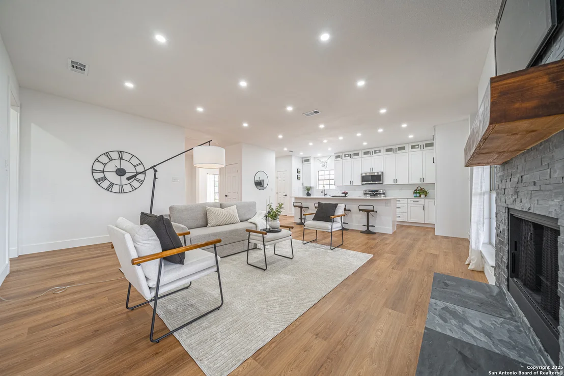 Photo of 122 PALM CIR