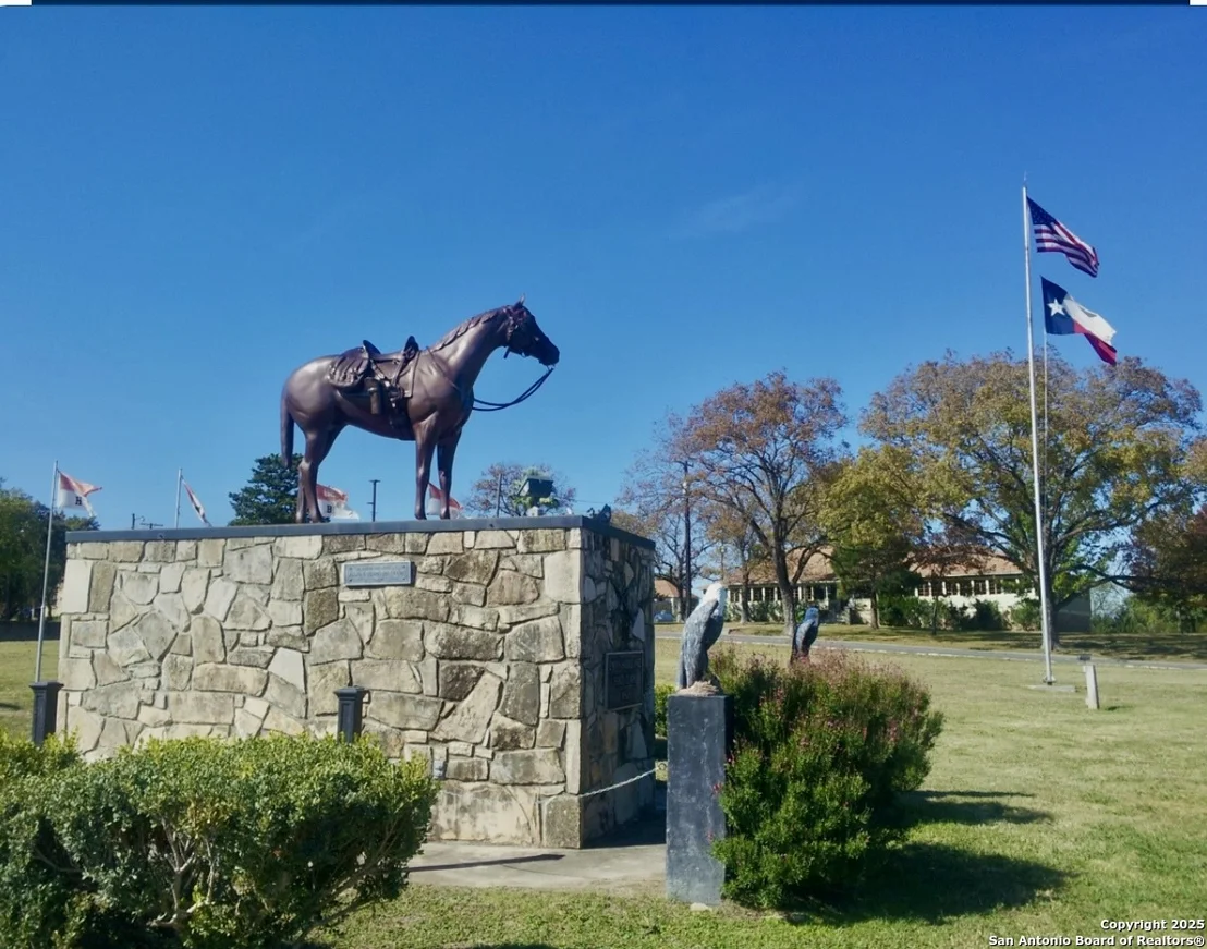Photo of 433 Fort Clark Rd