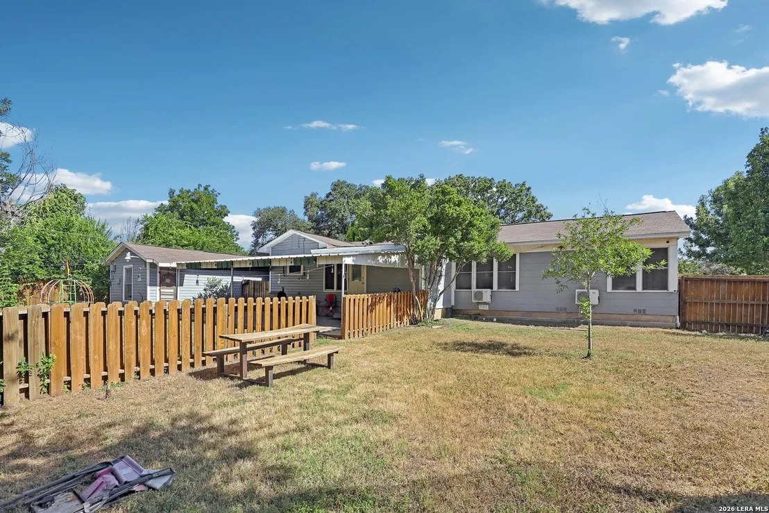 Photo of 202 SUTTON DR