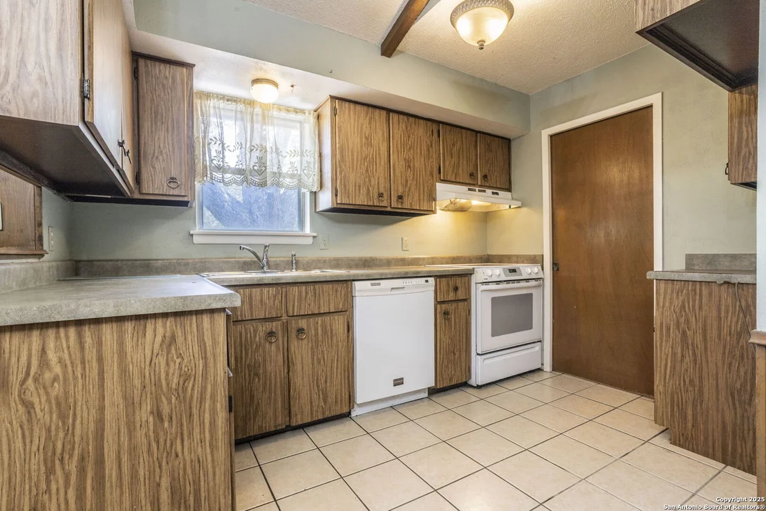 Photo of 6618 N Forest Bend
