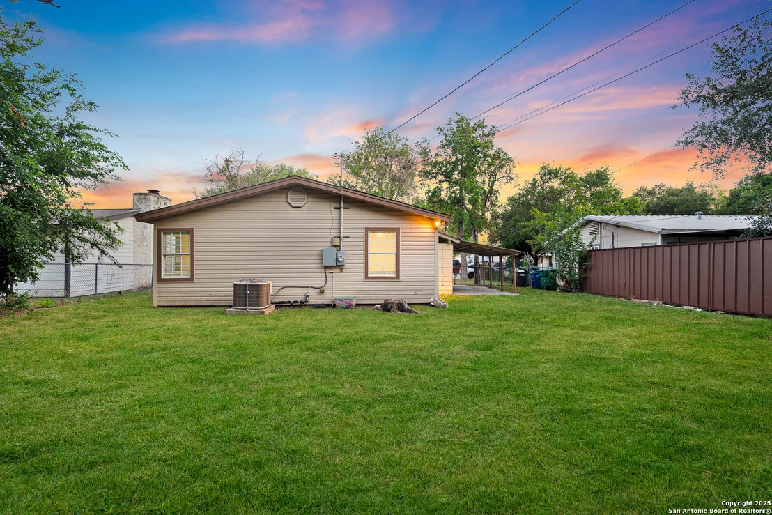 Photo of 835 Deely