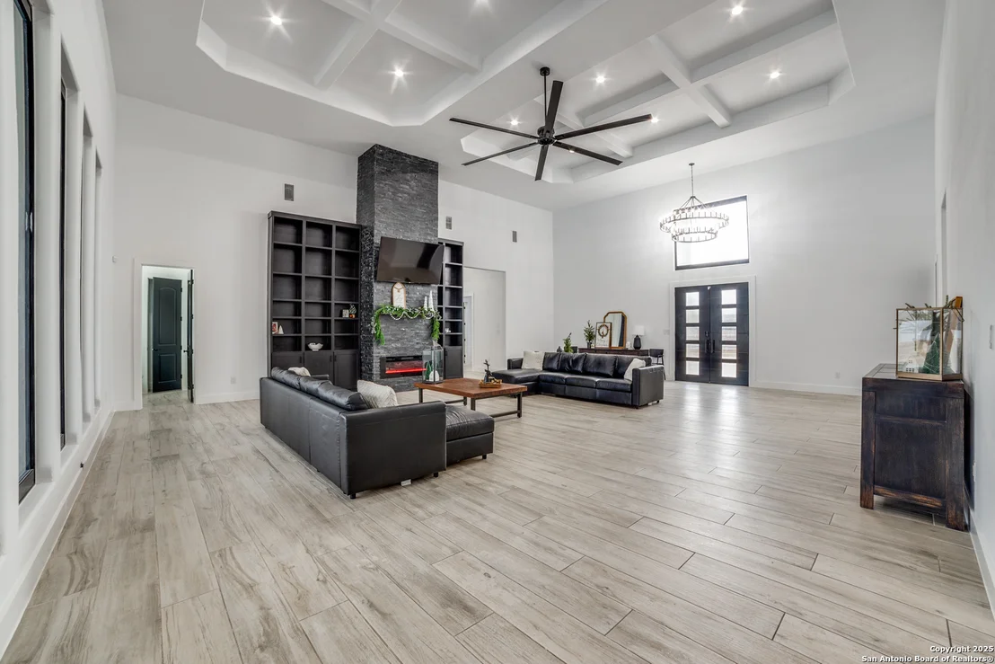 Photo of 903 Gillette Blvd