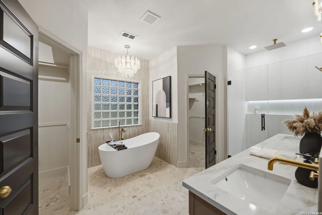 Photo of 150 LAKE VIEW DR