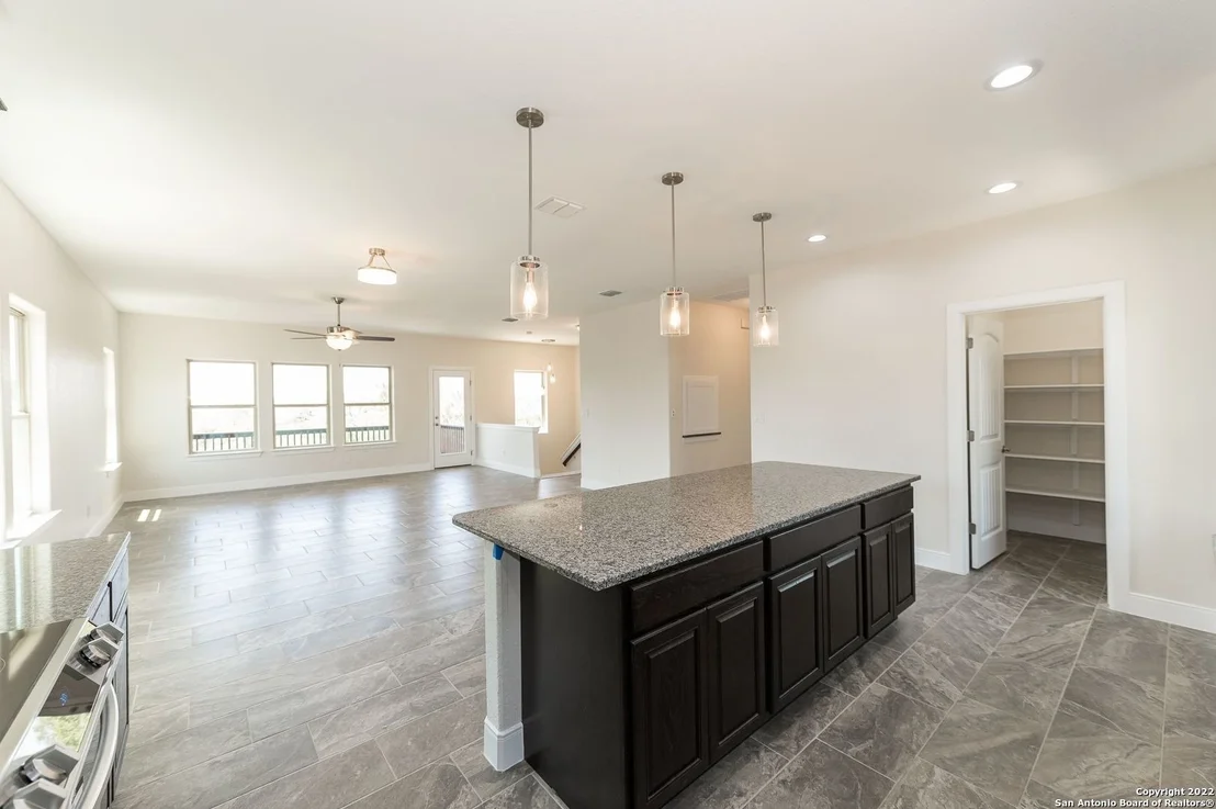 Photo of 677 CIRCLEVIEW DR
