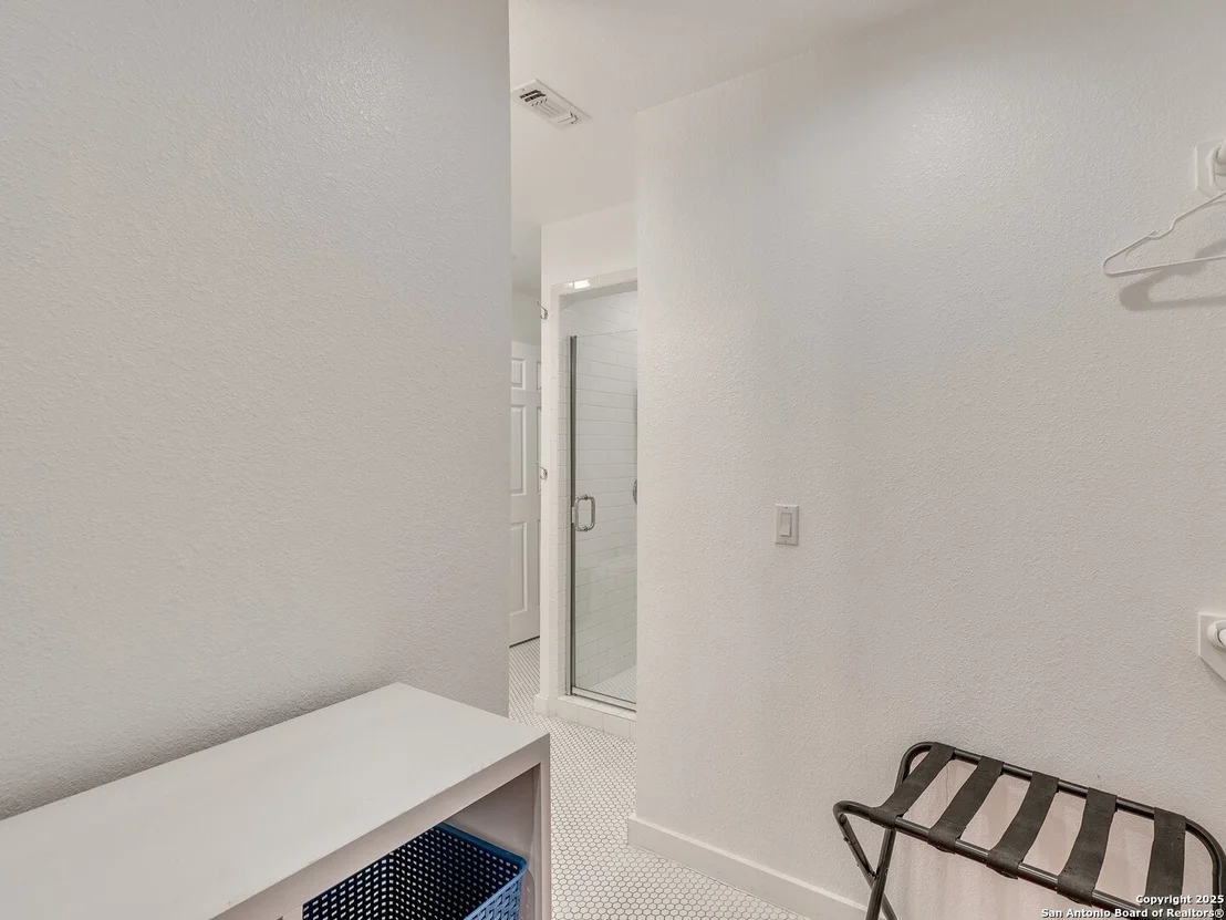 Photo of 337 W Hackberry St