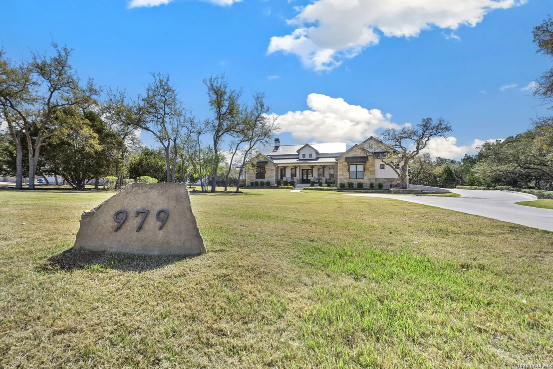 Photo of 979 Belle Oaks