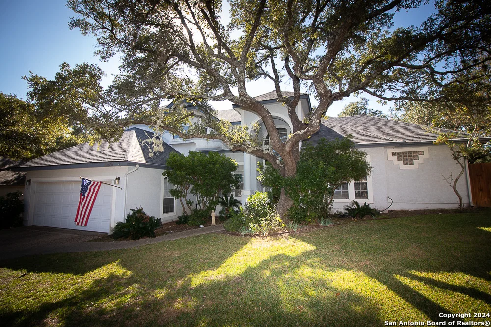 Photo of 8526 FAIRWAY TRACE DR