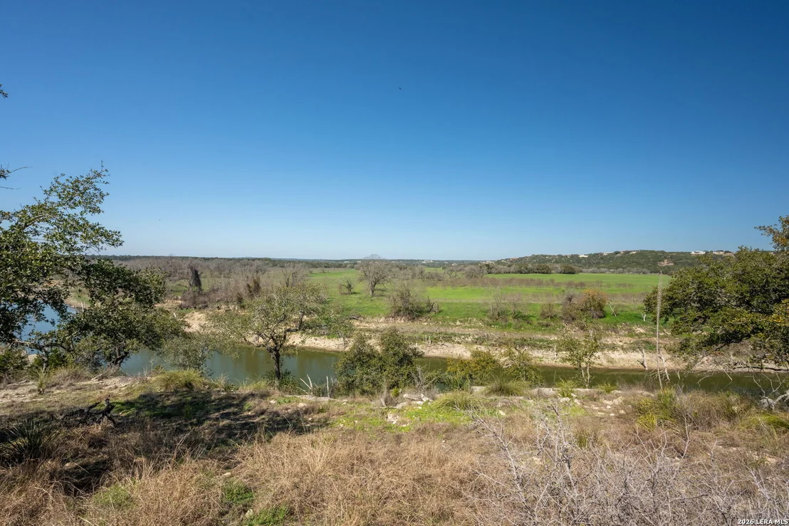 Photo of 365 RIVER CLIFF PL