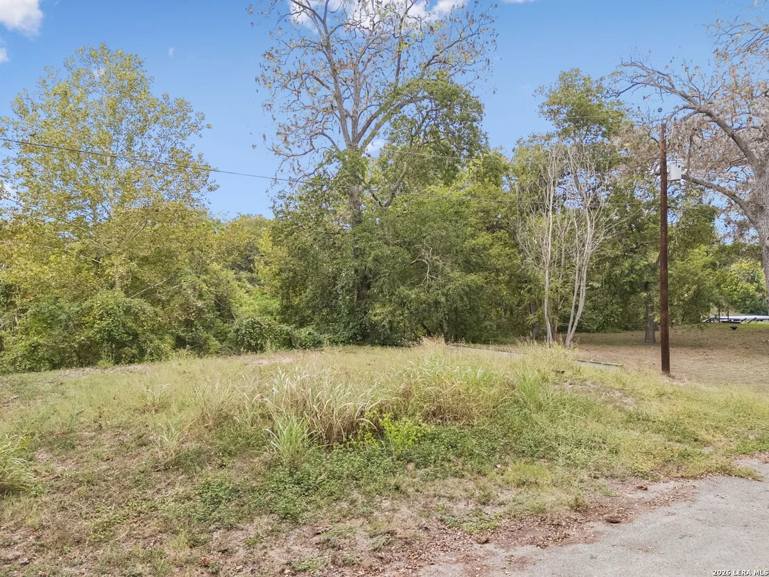 Photo of 8 RIVER OAK DR