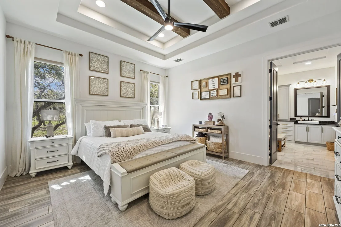 Photo of 979 Belle Oaks