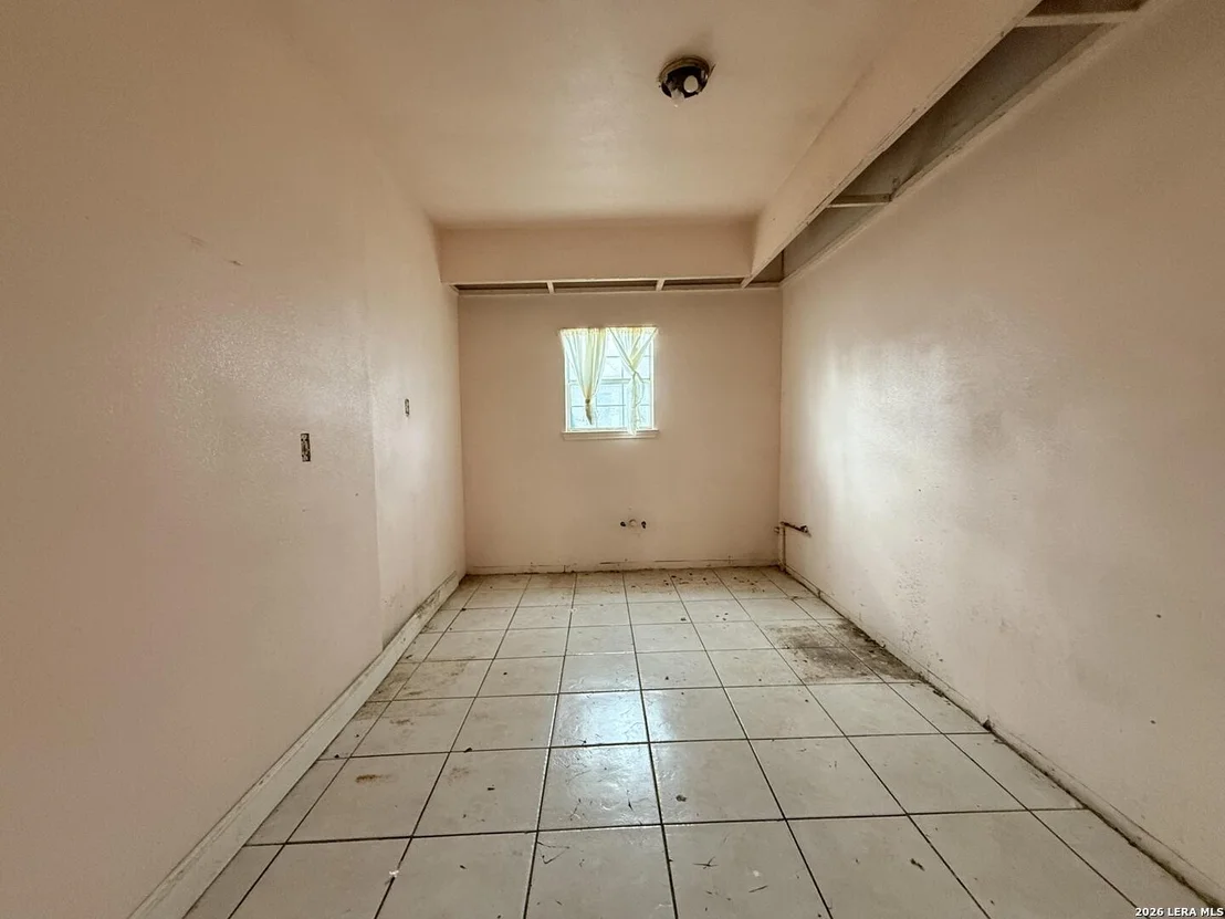 Photo of 809 Leal