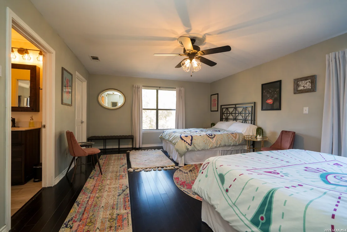 Photo of 810 Oakwood