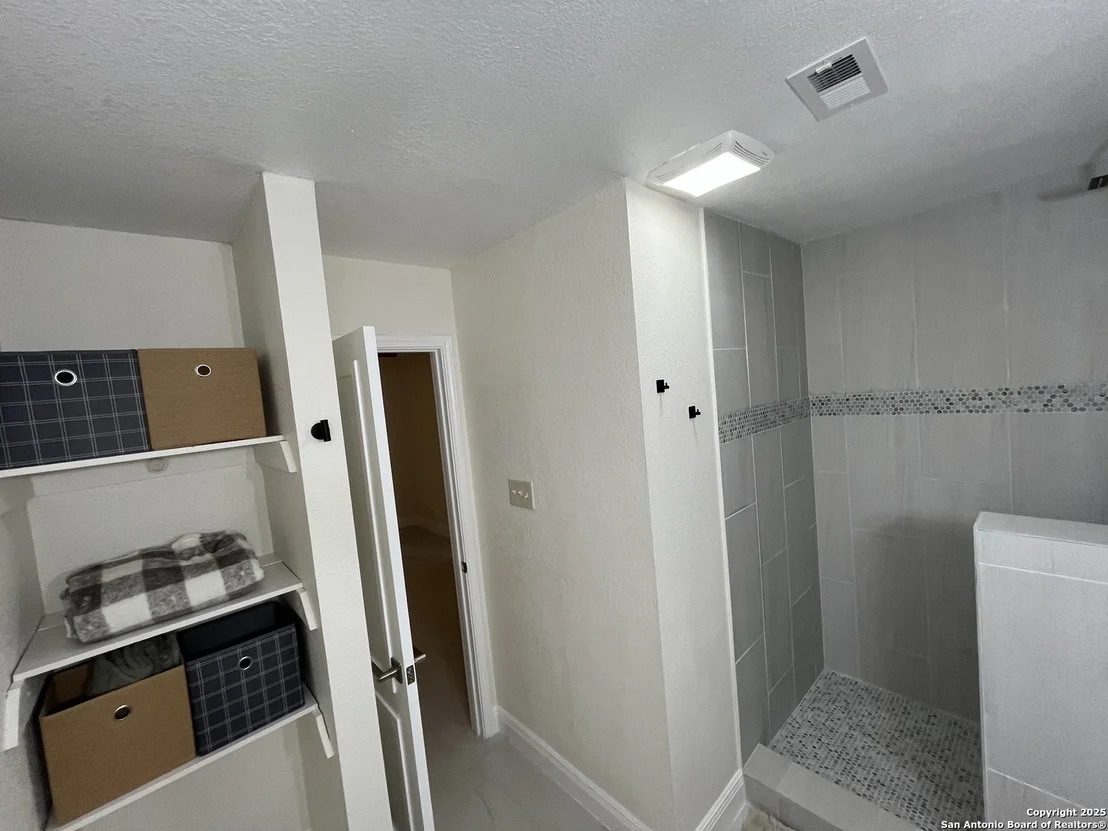 Photo of 7438 Rimhurst