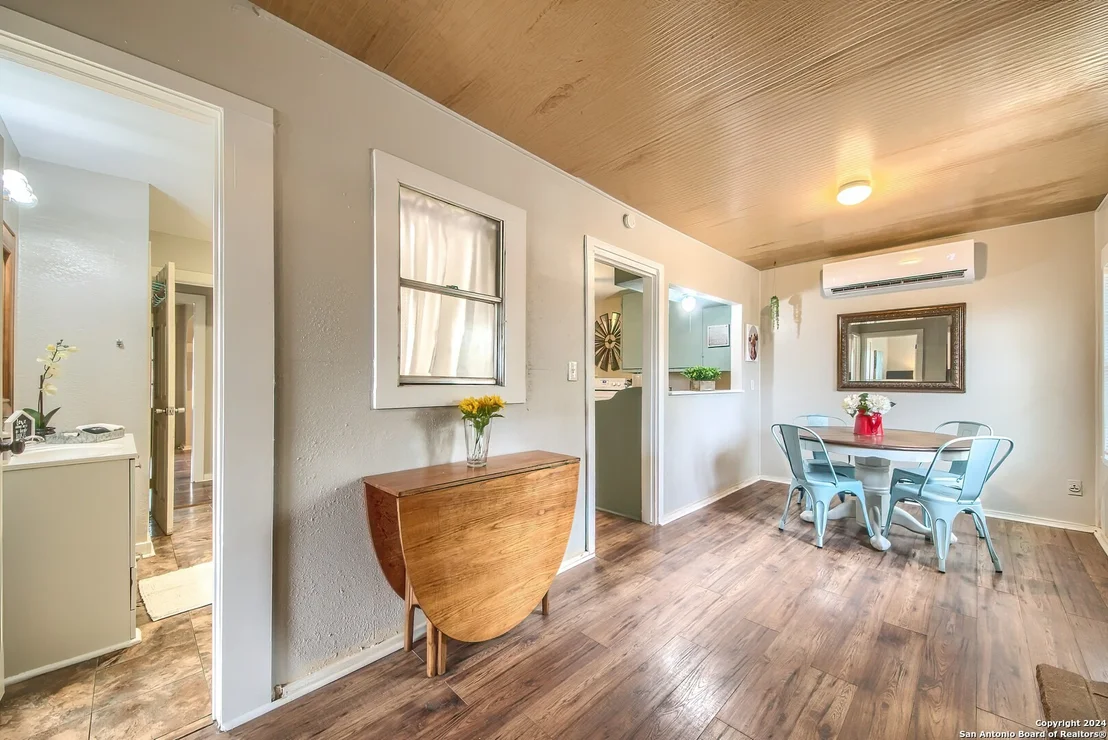 Photo of 1382 RIVER RD