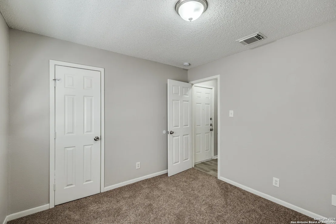 Photo of 8018 ROBBINS GLADE