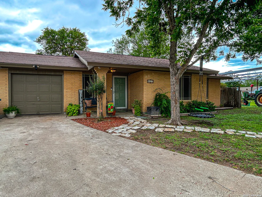Photo of 802 W Carter