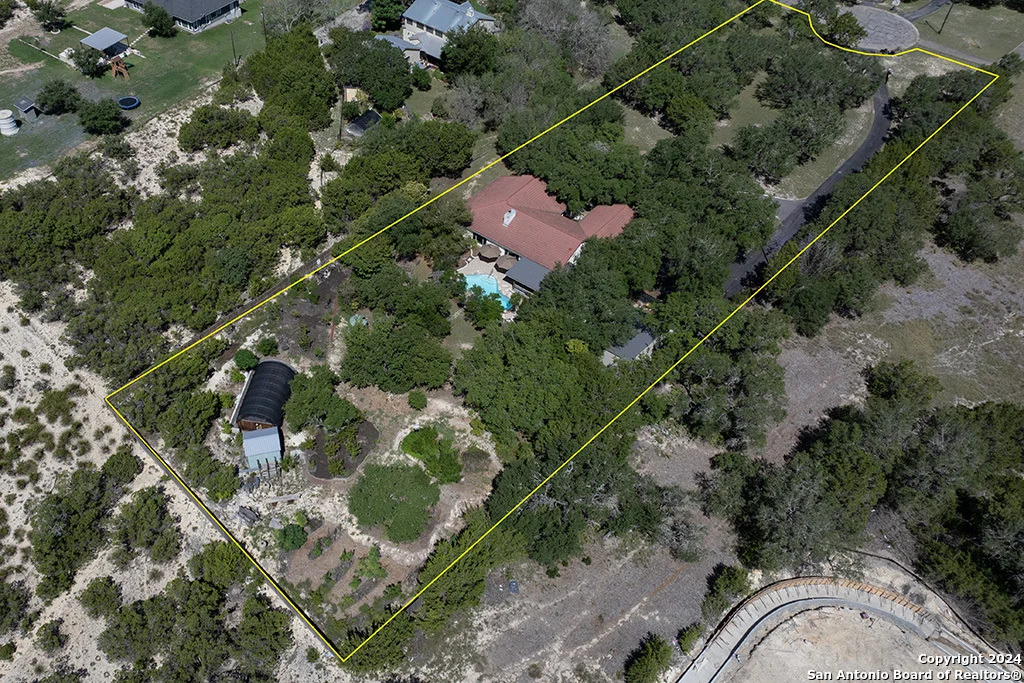 Photo of 172 LAKE FRONT DR