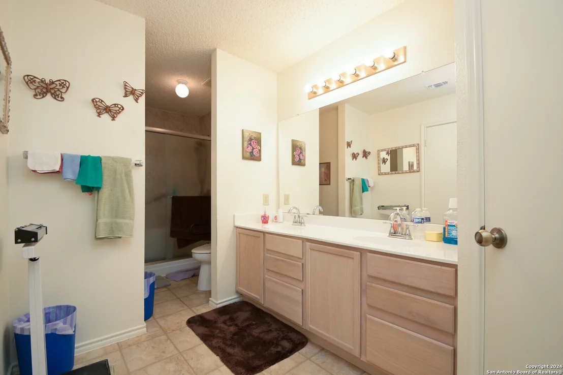 Photo of 7724 Wood Bluff