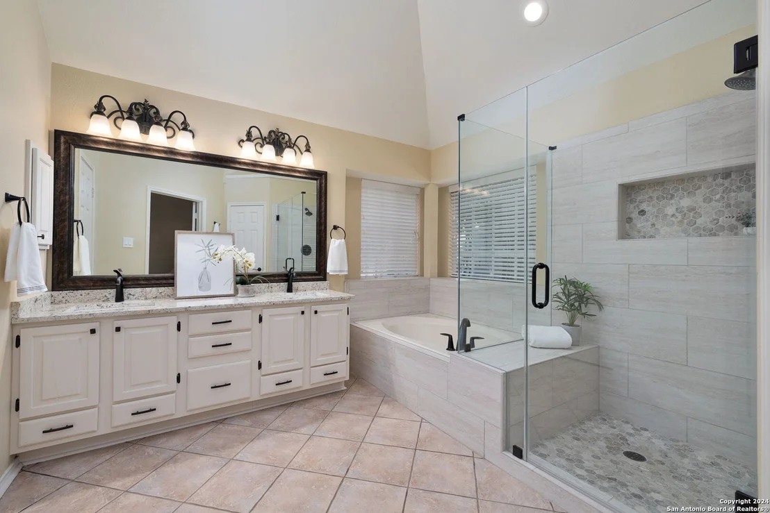Photo of 2443 OAKLINE DR