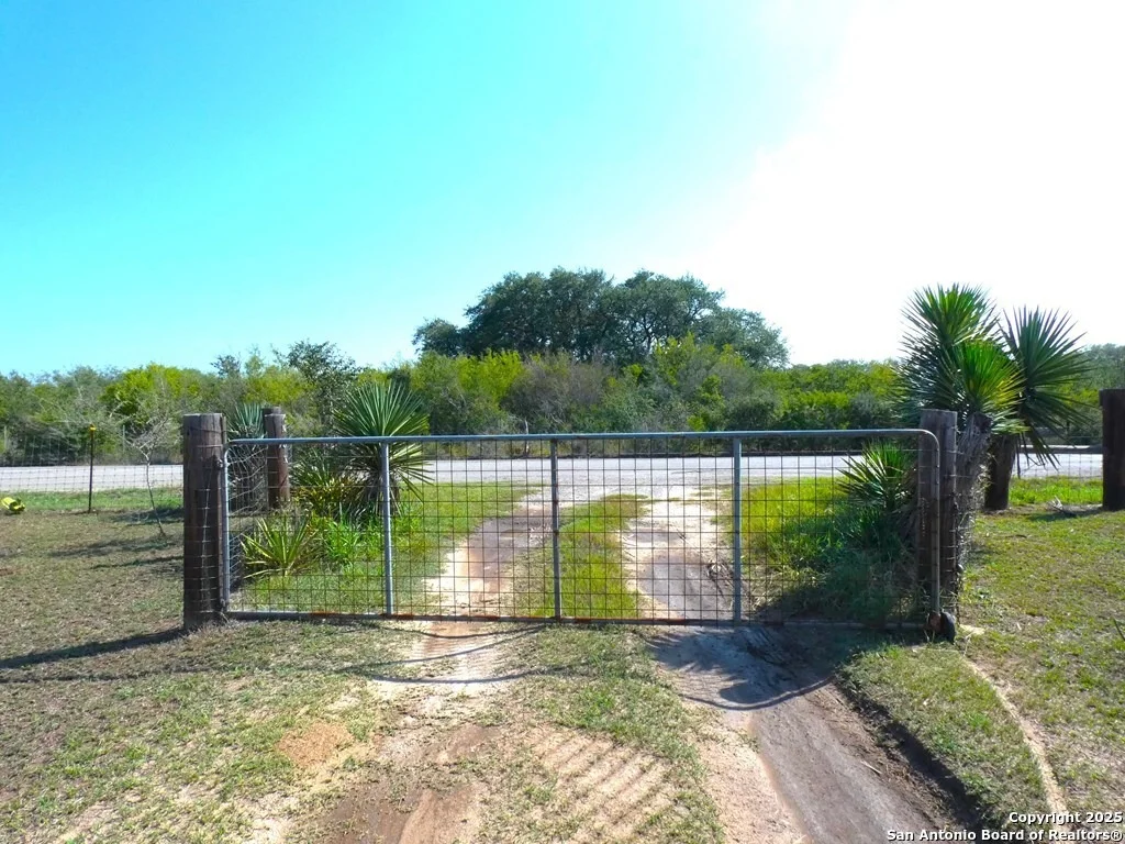 Photo of 227 Deaf Smith Rd