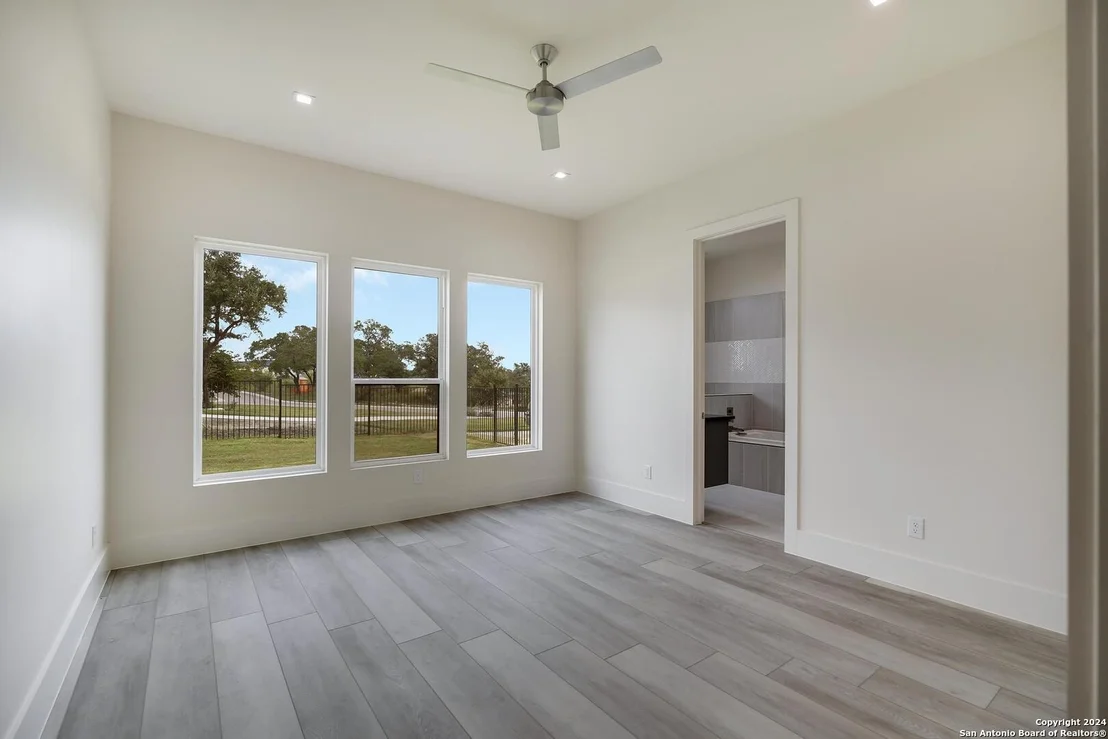 Photo of 25907 Morhiss Pt