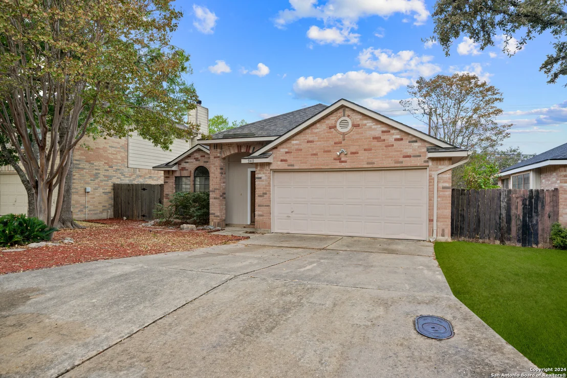Photo of 940 Hedgestone