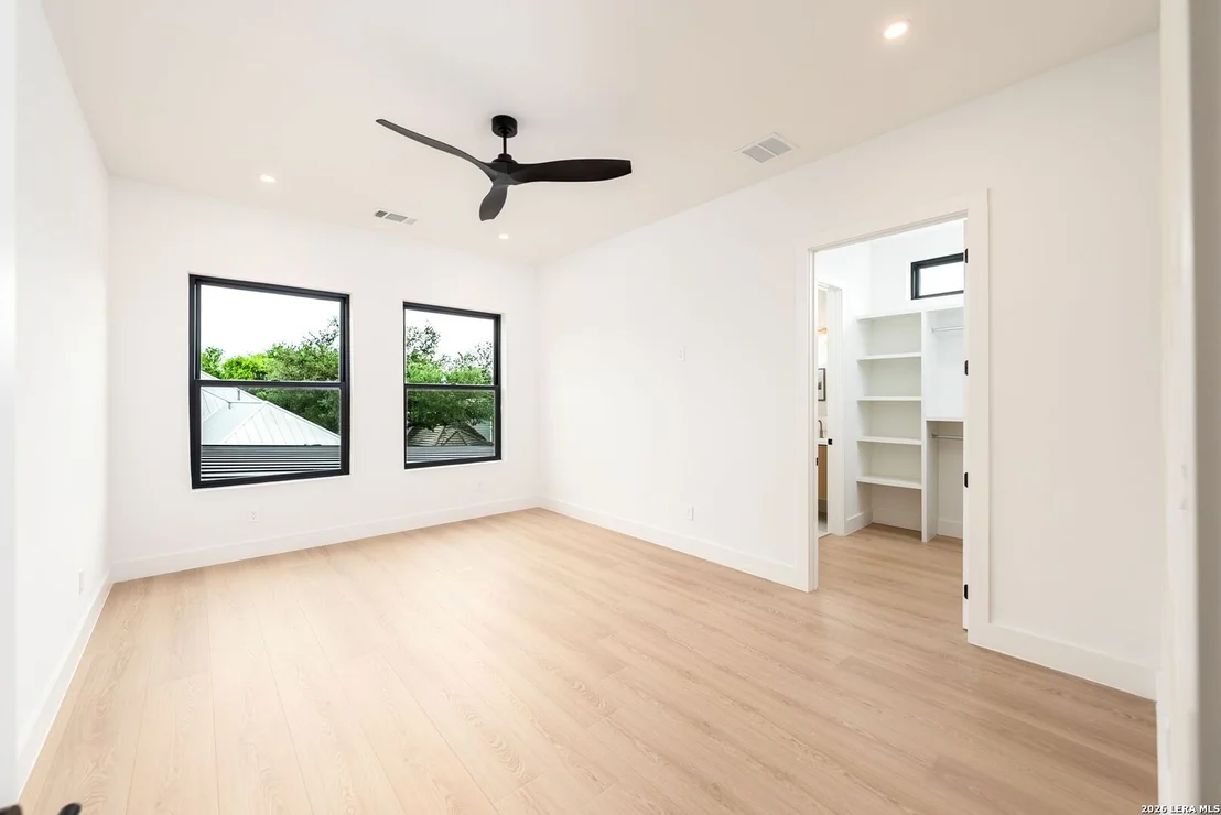 Photo of 16 GRANTHAM GLN