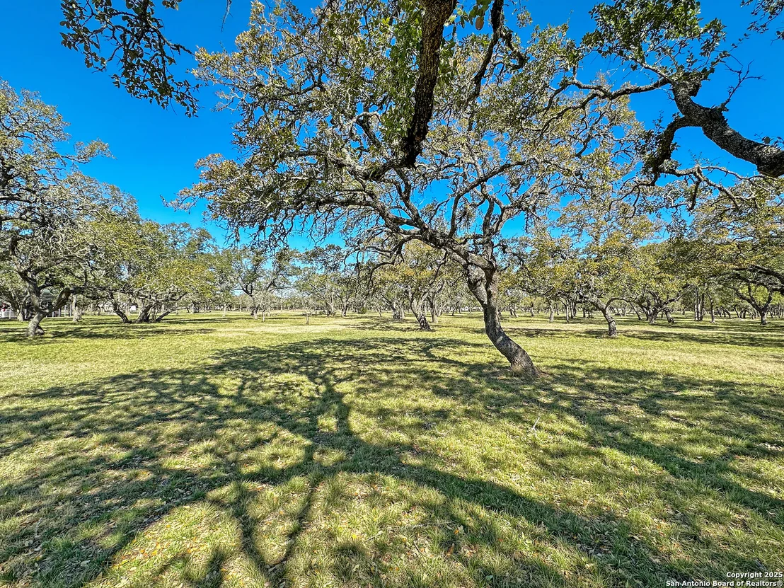 Photo of 582 Whispering Oaks