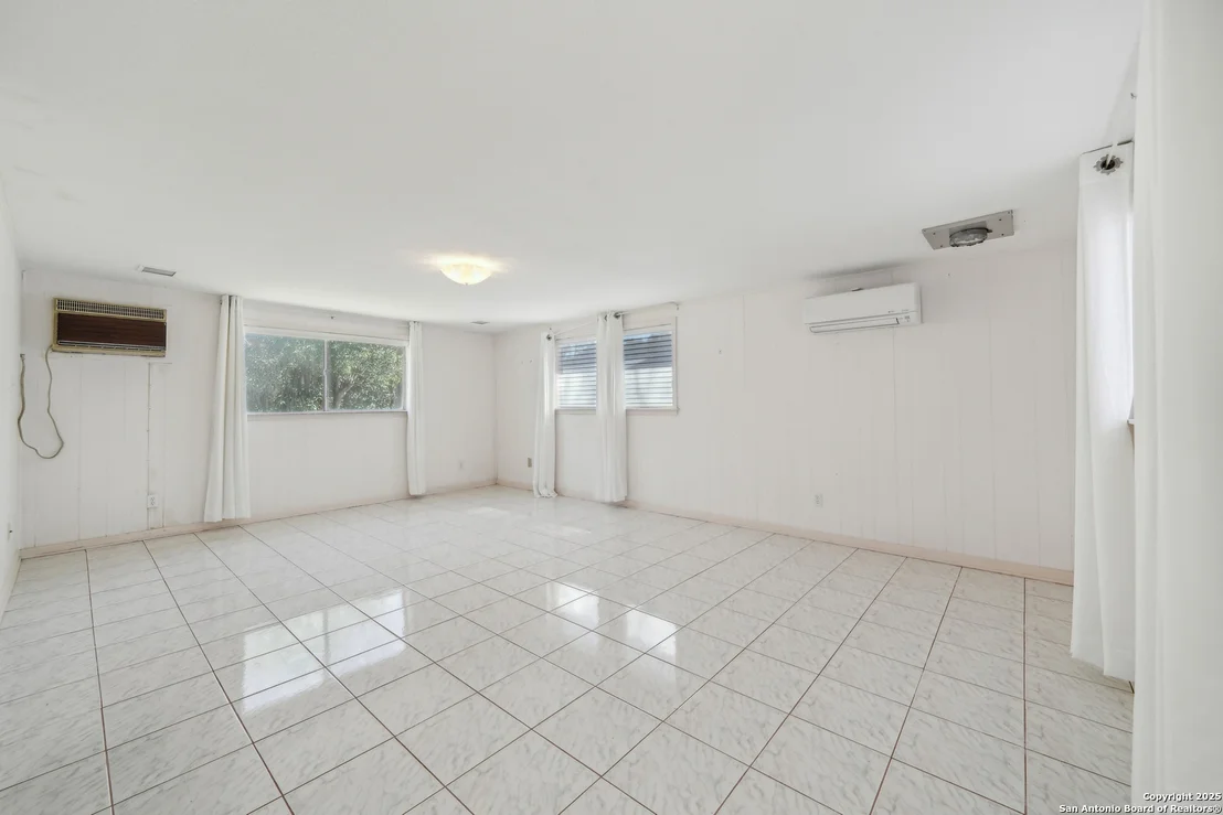 Photo of 122 Long Bow Rd.