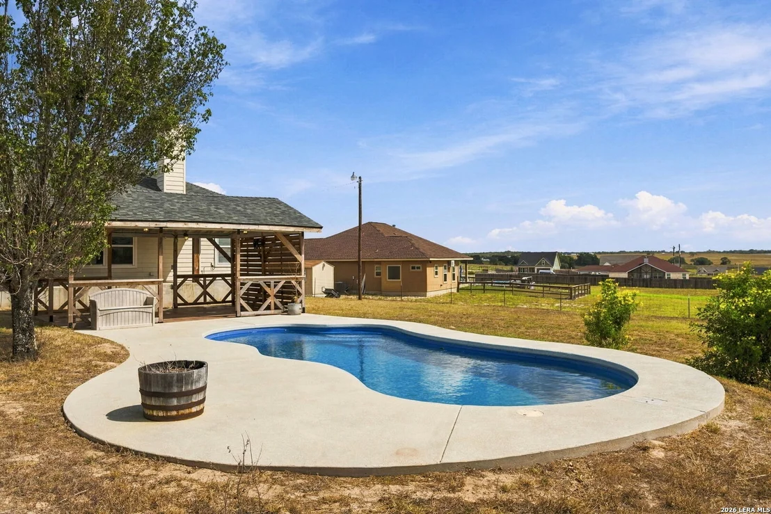 Photo of 418 Clover Ln