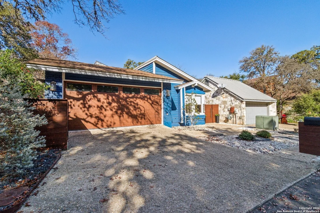 Photo of 3415 River Way