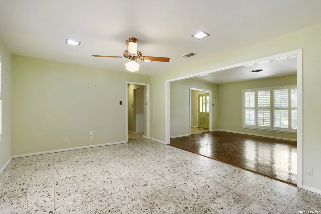Photo of 105 HARRIETT DR