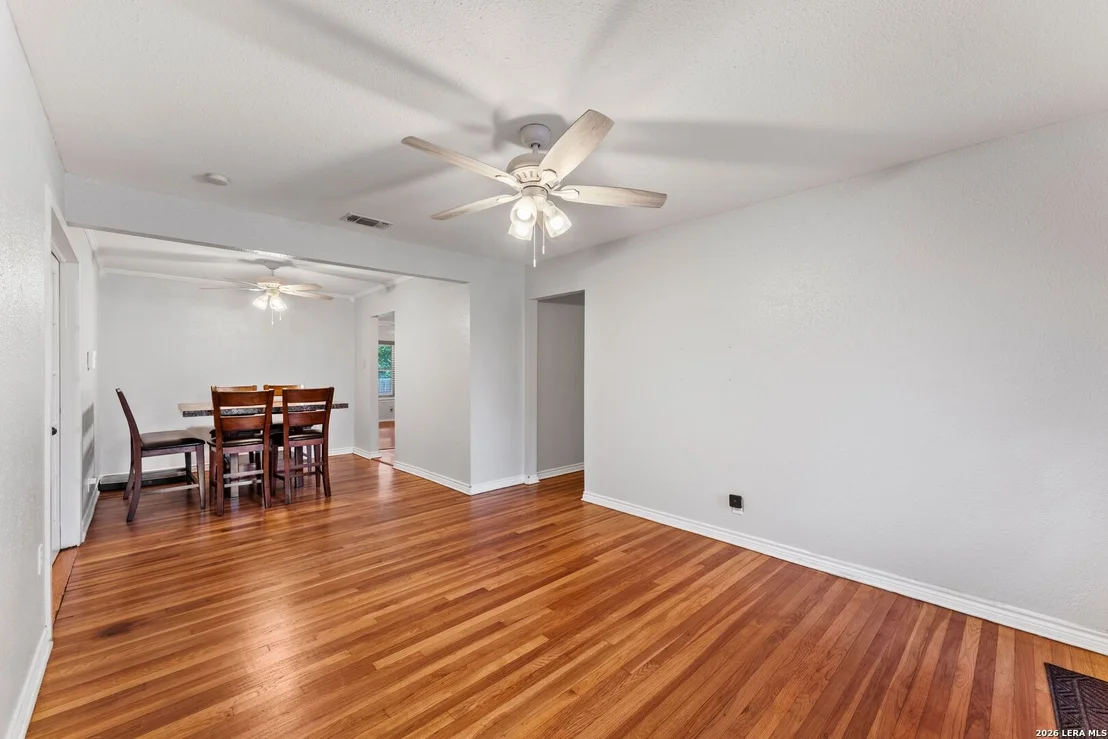 Photo of 359 Pilgrim Dr