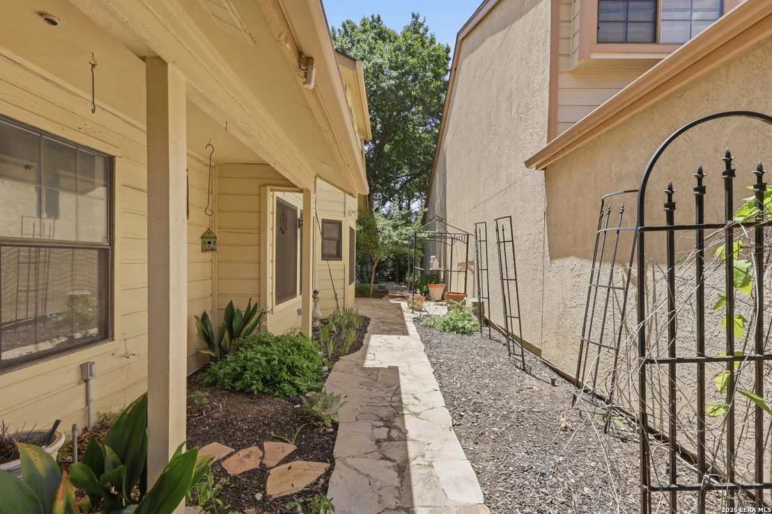 Photo of 28 COURTSIDE CIR