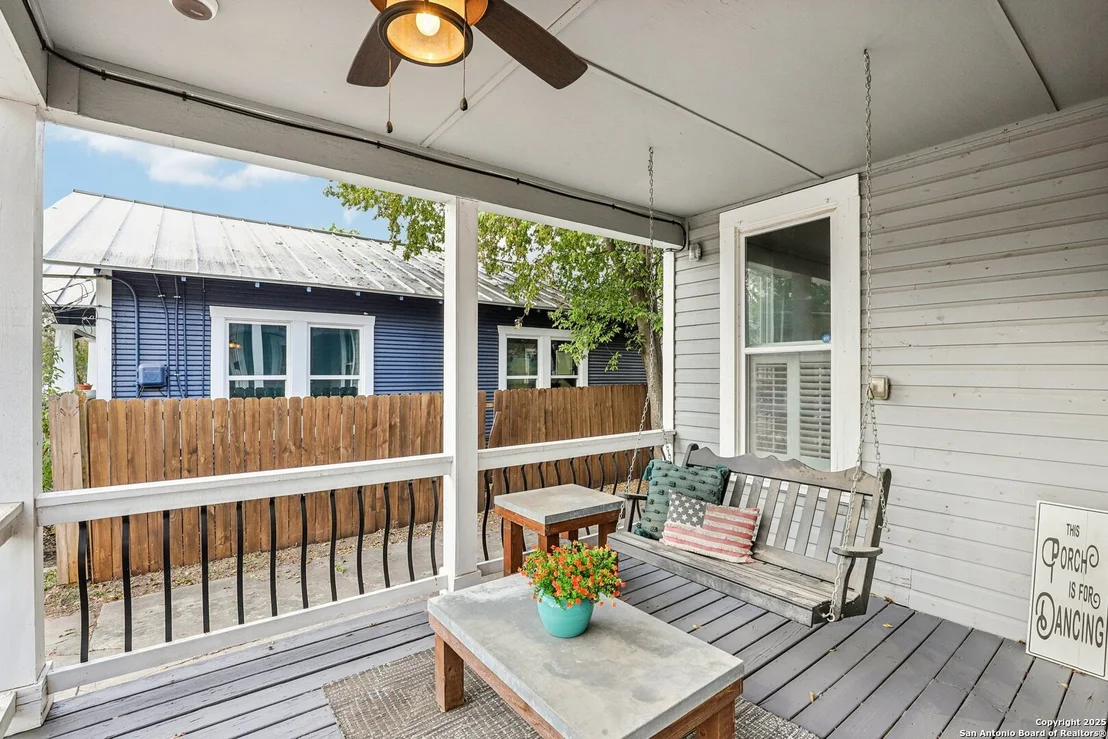 Photo of 721 Saint James