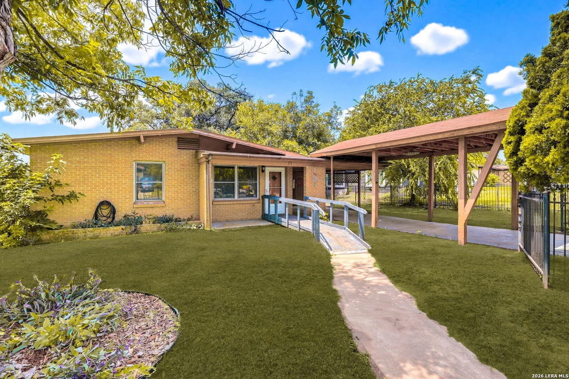 Photo of 610 PILGRIM DR