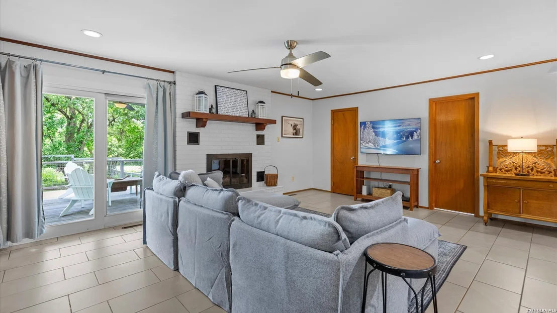 Photo of 546 PARKVIEW BLVD