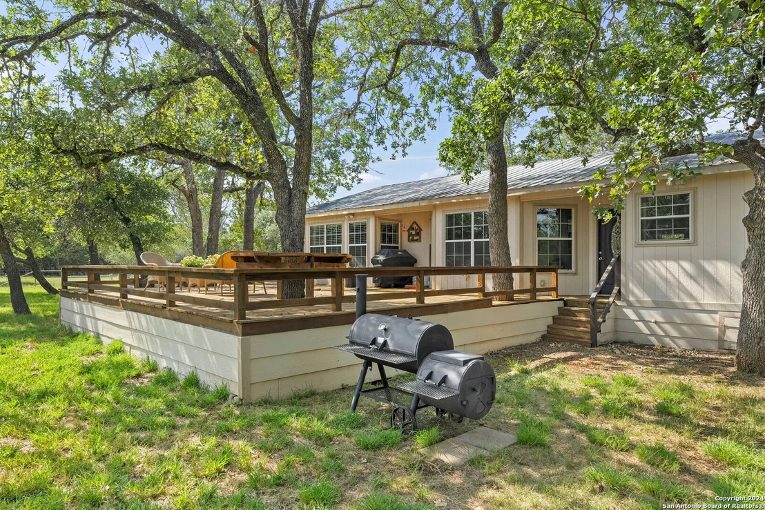 Photo of 592 Oakridge Trail