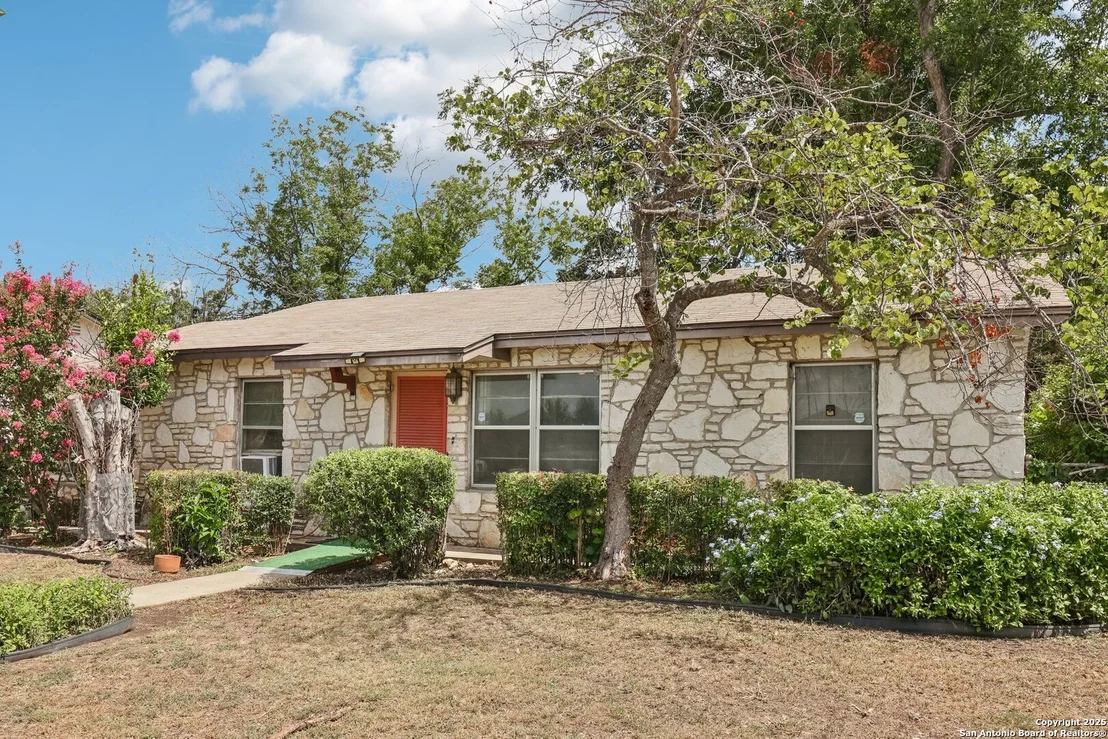Photo of 5547 Middlefield Dr